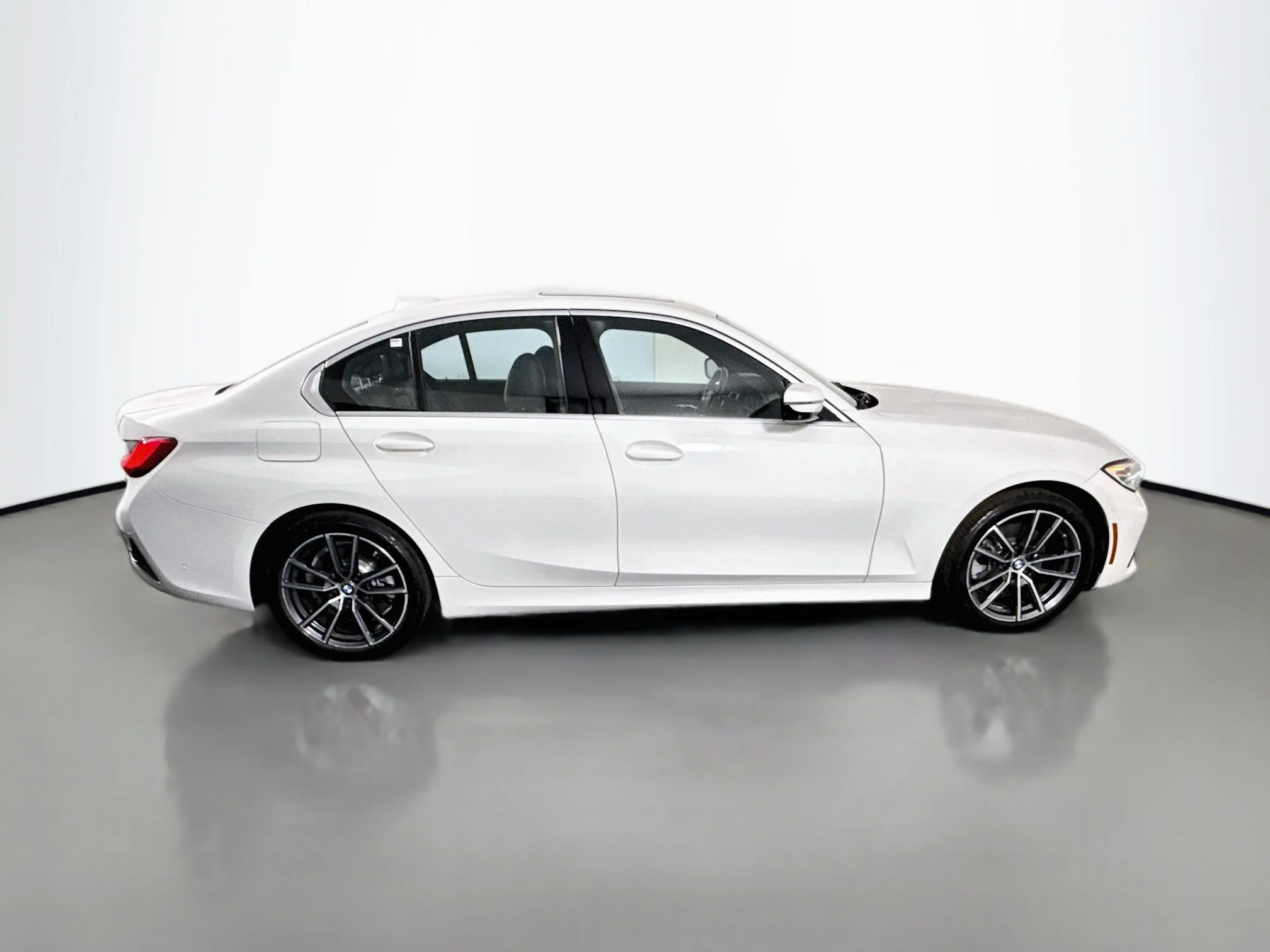 Used 2019 Alpine White BMW 330i image 8