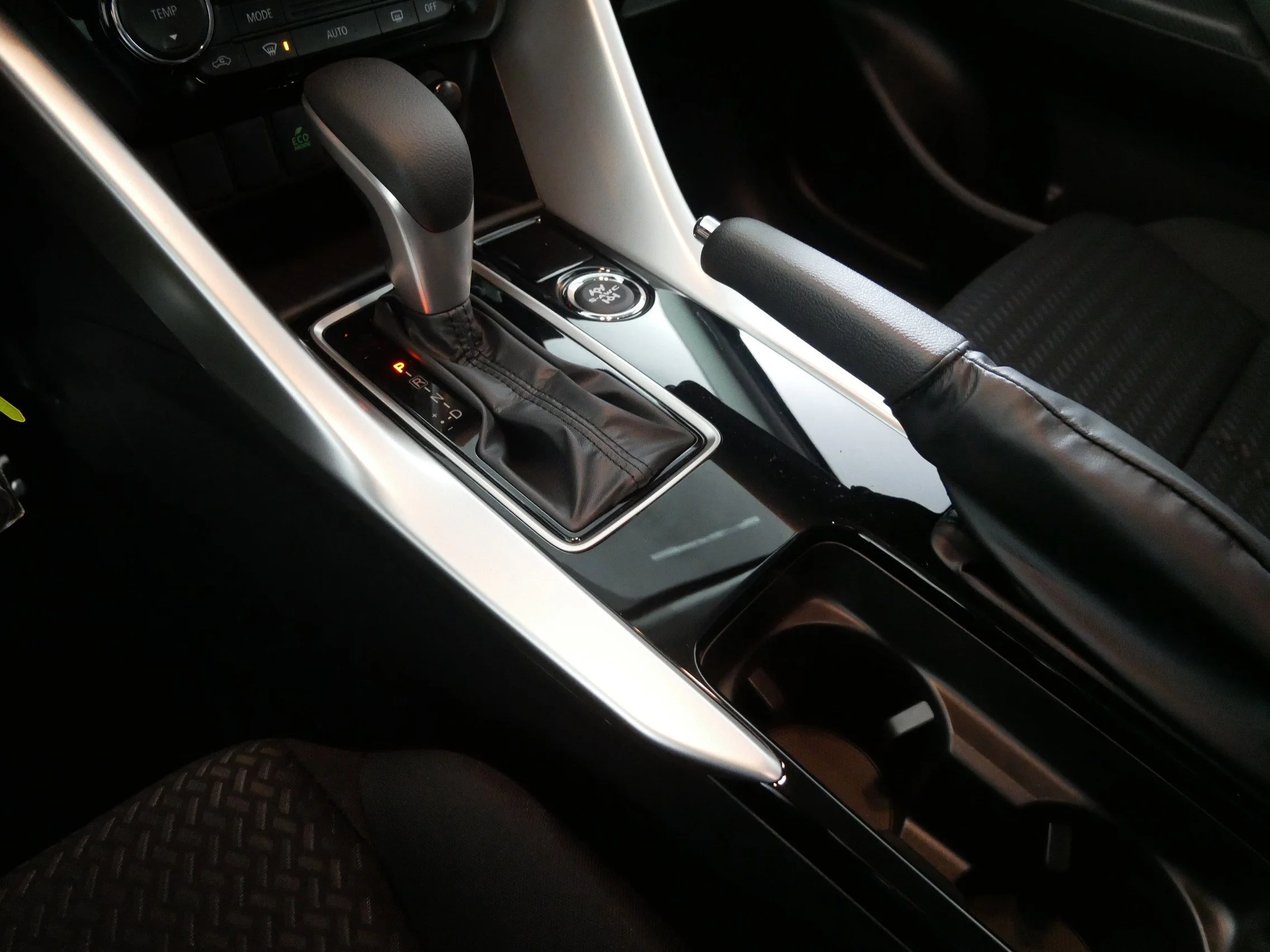 New 2026  Mitsubishi ES image 6