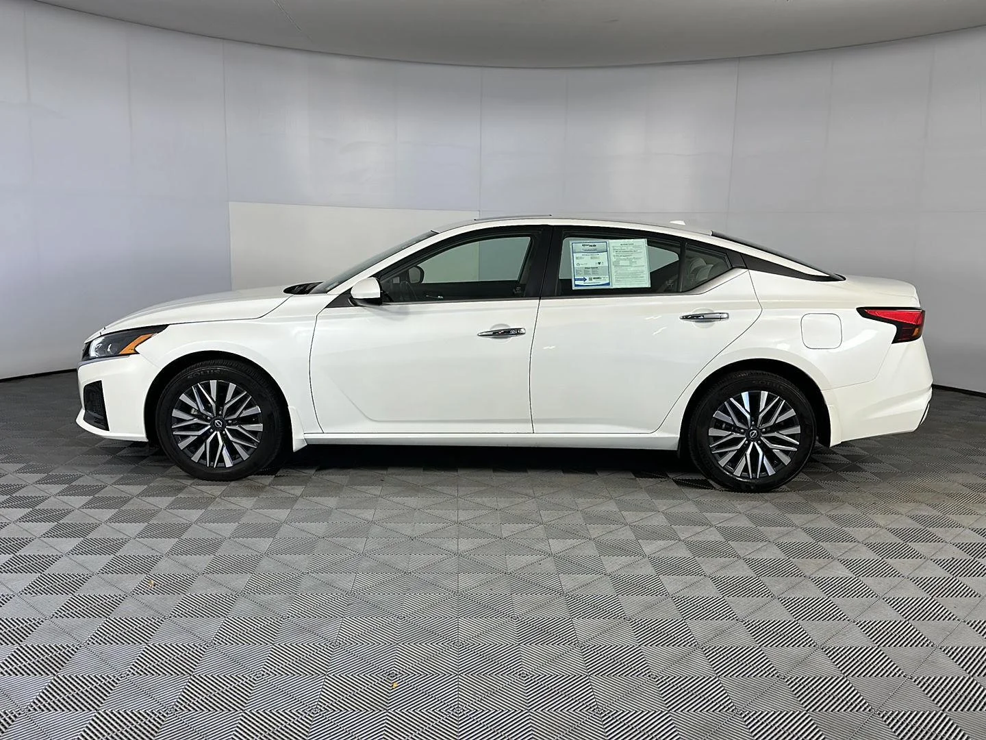 Certified Used 2024 Pearl White Tricoat Nissan 2.5 SV image 5