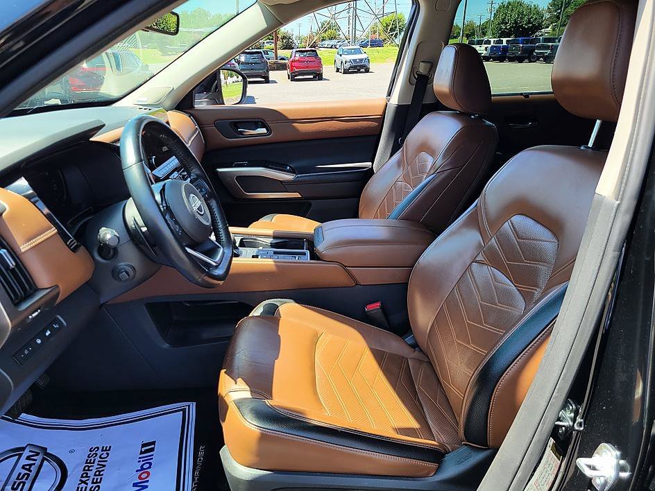 Used 2023 Super Black Nissan Platinum image 12