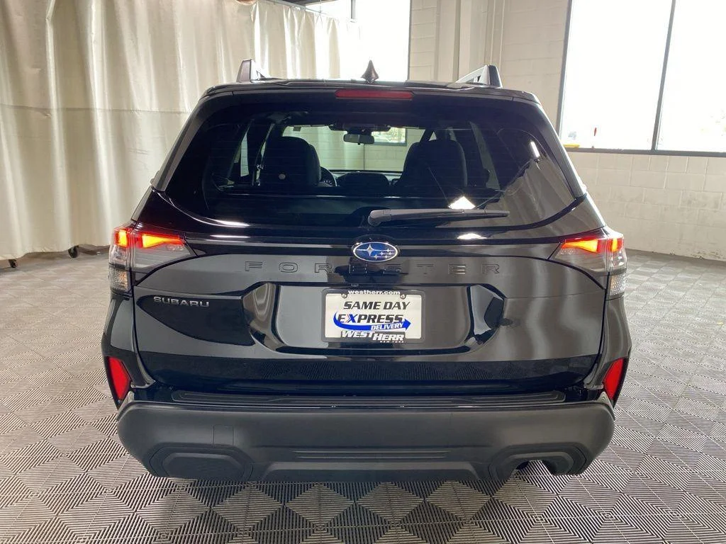 Used 2025 Crystal Black Silica Subaru Premium image 5