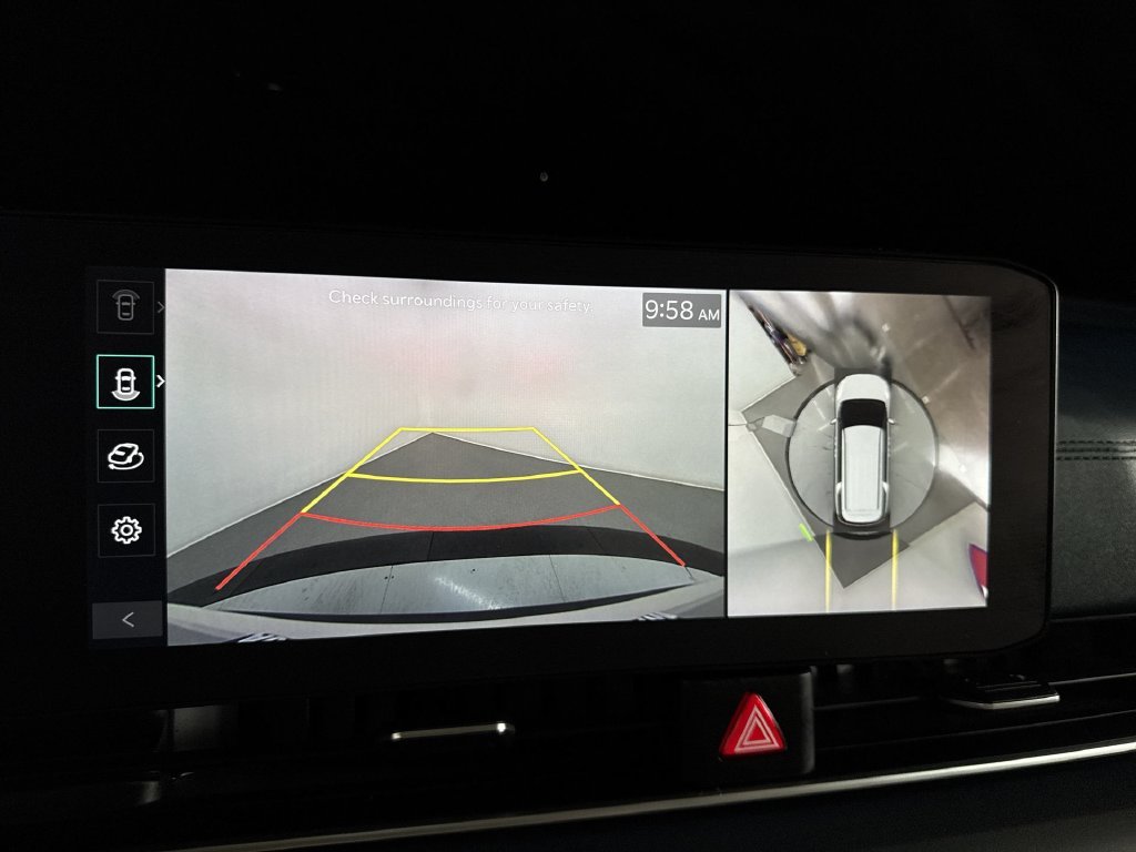Used 2025 Ivory Kia SX image 31