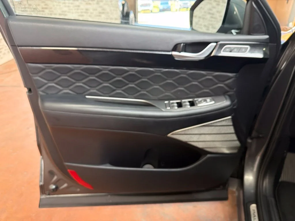 Used 2020 Rainforest Hyundai Limited image 21