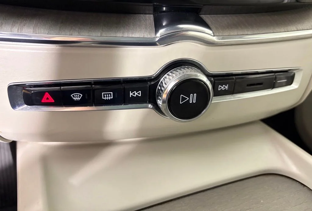 Used 2023 Denim Blue Metallic Volvo Plus image 28