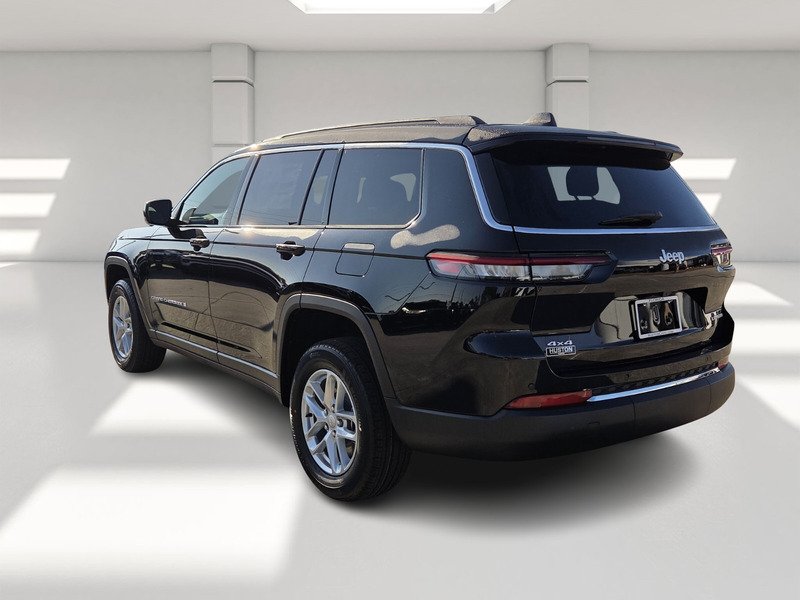 New 2026 Diamond Black Crystal Pearl-Coat Exterior Paint Jeep LAREDO 4X4 image 3