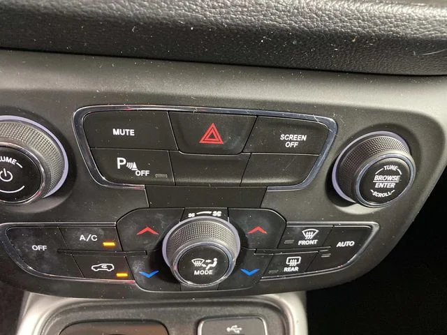 Used 2018 Black Jeep Latitude image 21