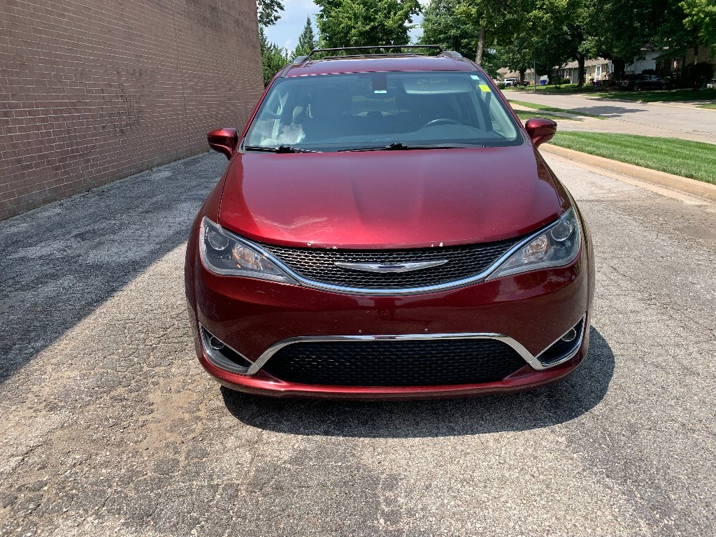 Used 2017 Velvet Red Pearlcoat Chrysler Touring-L Plus image 8