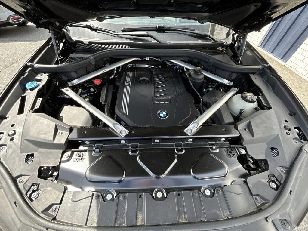 Used 2021 Black BMW xDrive40i image 18