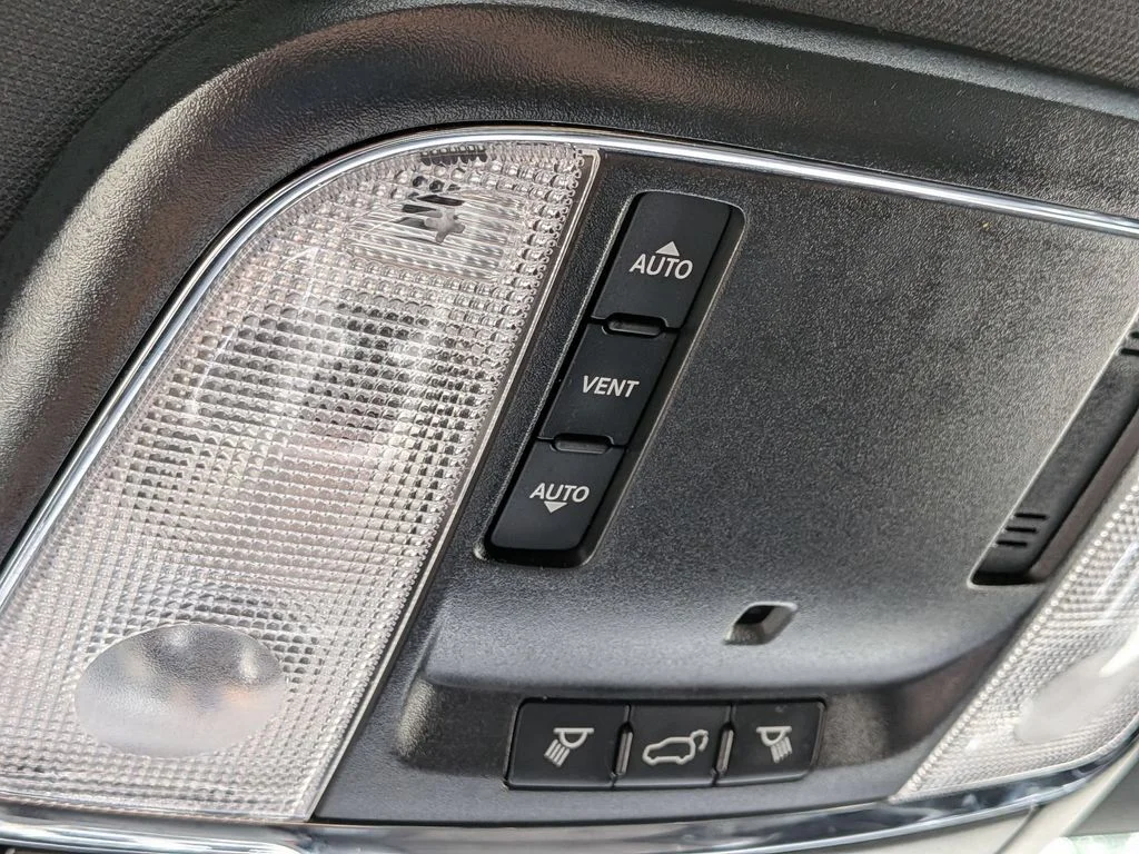 Used 2020 White Jeep Laredo image 21
