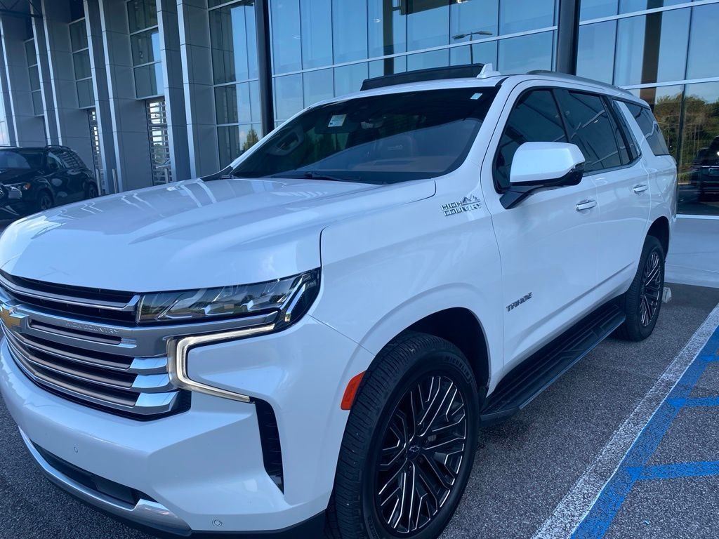 Used 2021 Iridescent Pearl Tricoat Chevrolet High Country image 2