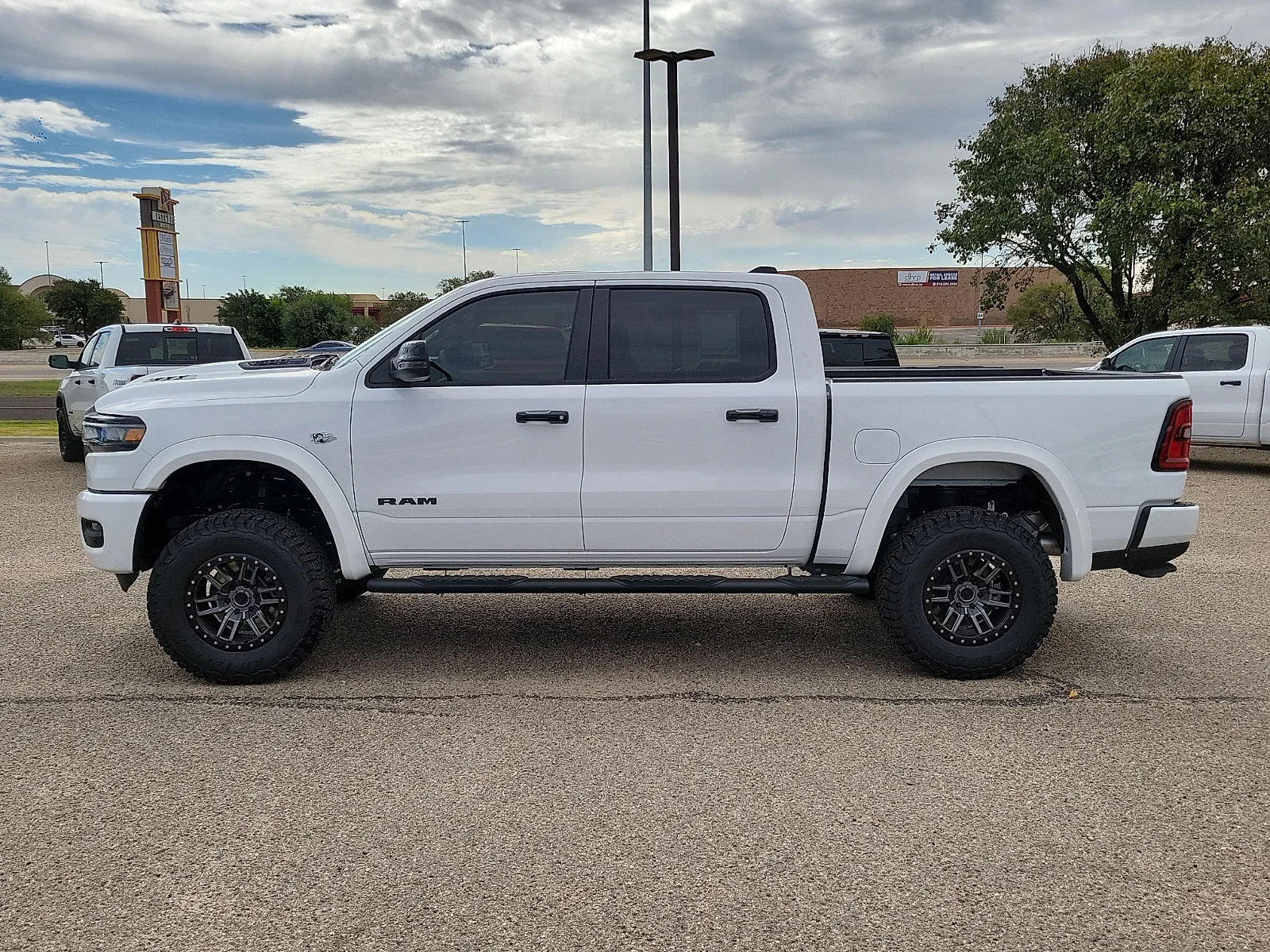 New 2026 PW7 Bright Whit Ram BIG HORN CREW CAB 4X4 5