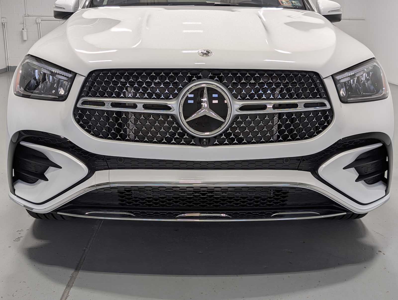 Certified Used 2026 MANUFAKTUR Moonlight White Metallic Mercedes-Benz GLE 580 image 2