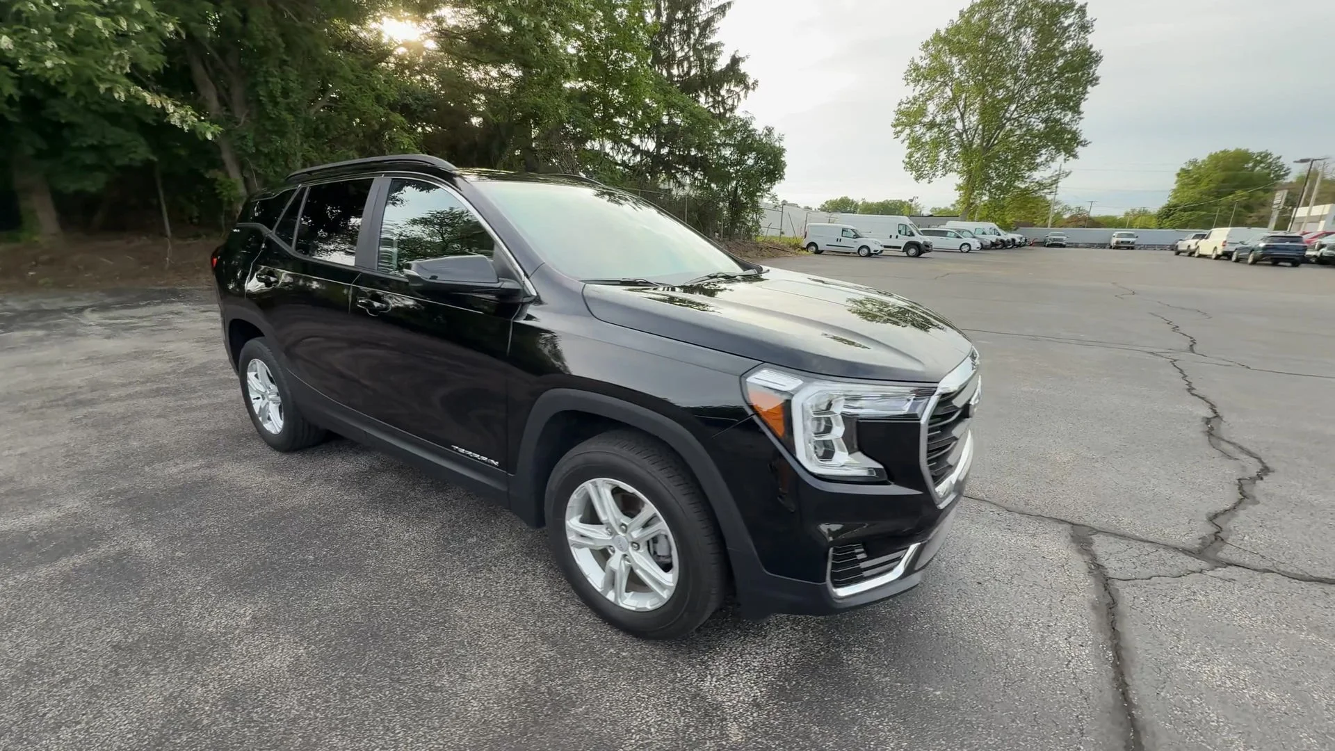 Used 2024 Ebony Twilight Metallic GMC SLE image 2