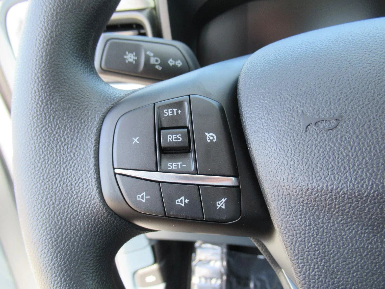 New 2026 Oxford White Ford XLT image 21