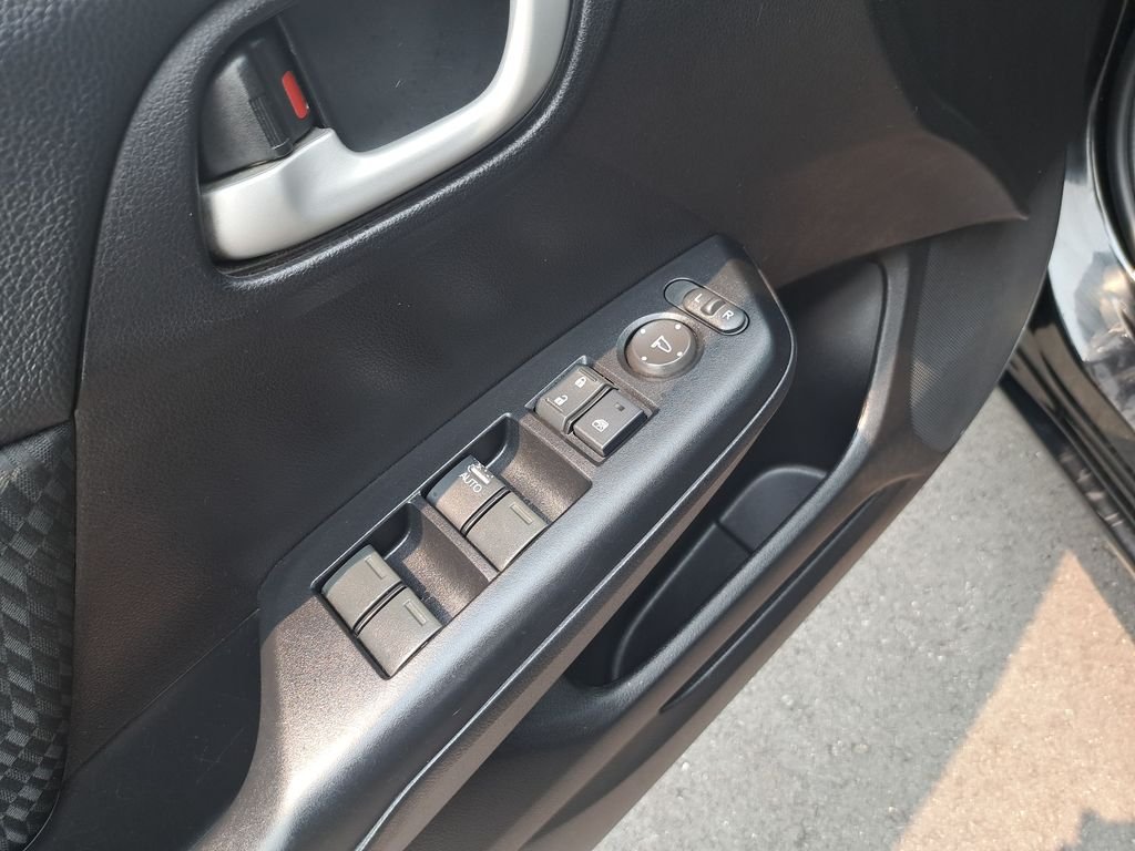 Used 2015 Black Honda SE image 18