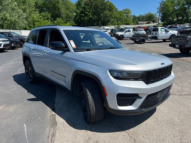 Certified Used 2023 Silver Jeep Altitude X image 4