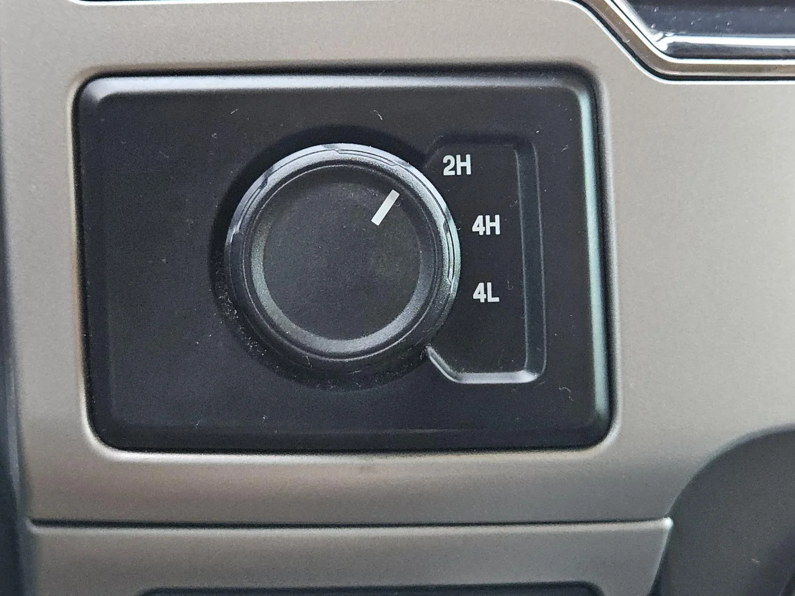 Used 2022 Oxford White Ford LARIAT 4WD Crew Cab 8