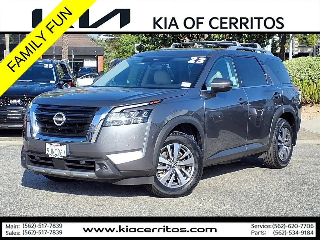 2023 Nissan Pathfinder SL