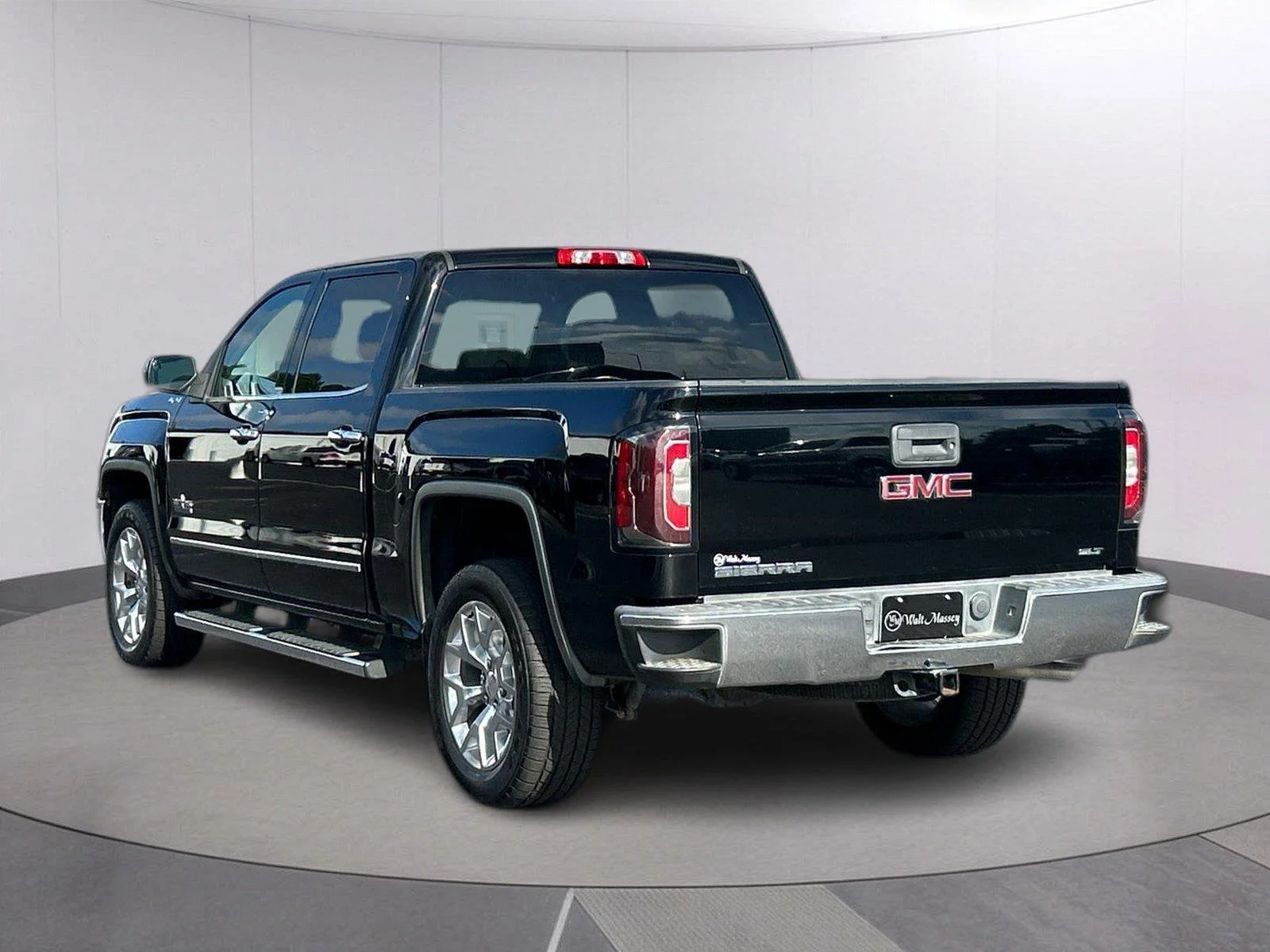 Used 2018 ONYX BLACK GMC SLT image 3