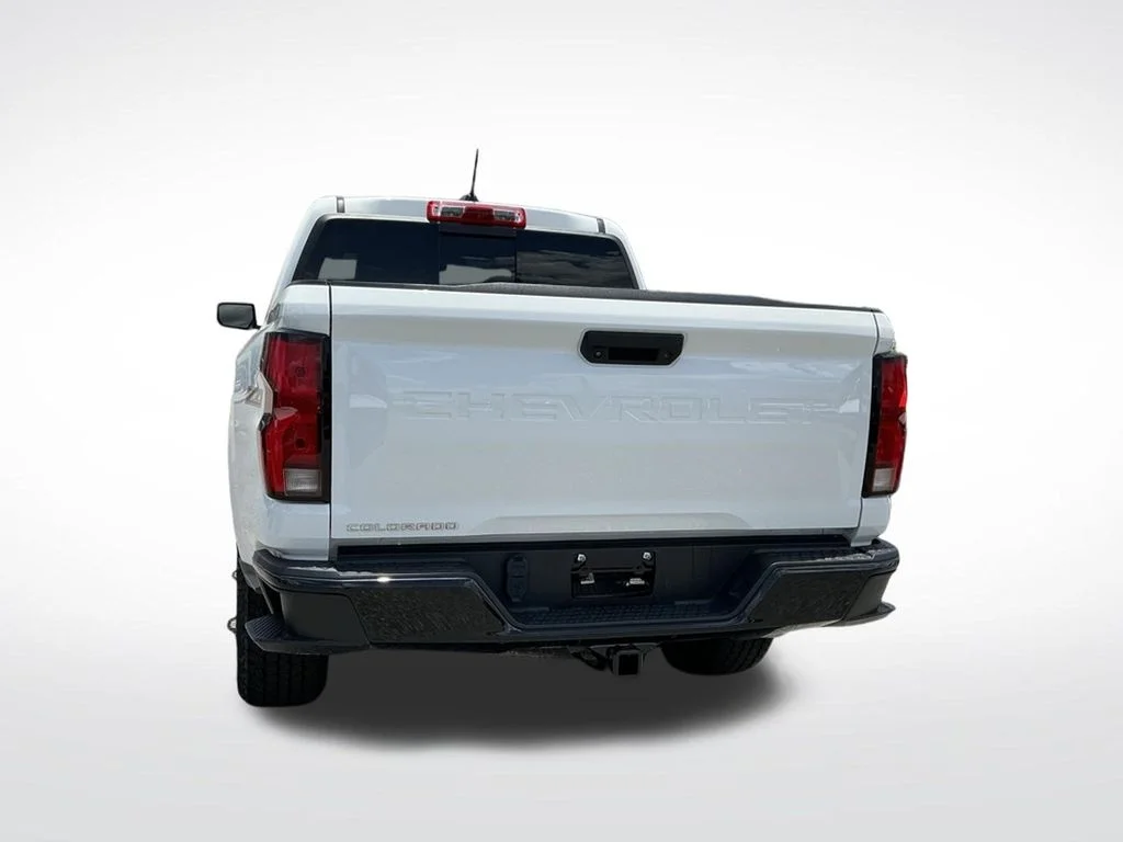 Used 2023 White Chevrolet Z71 image 9