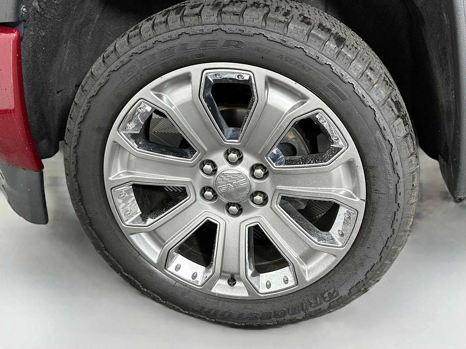 Used 2018 Red Quartz Tintcoat GMC Denali image 33