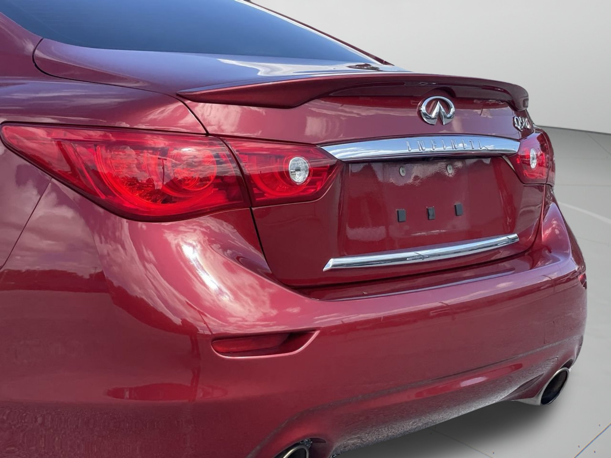 Used 2015 Venetian Ruby INFINITI Sport image 33
