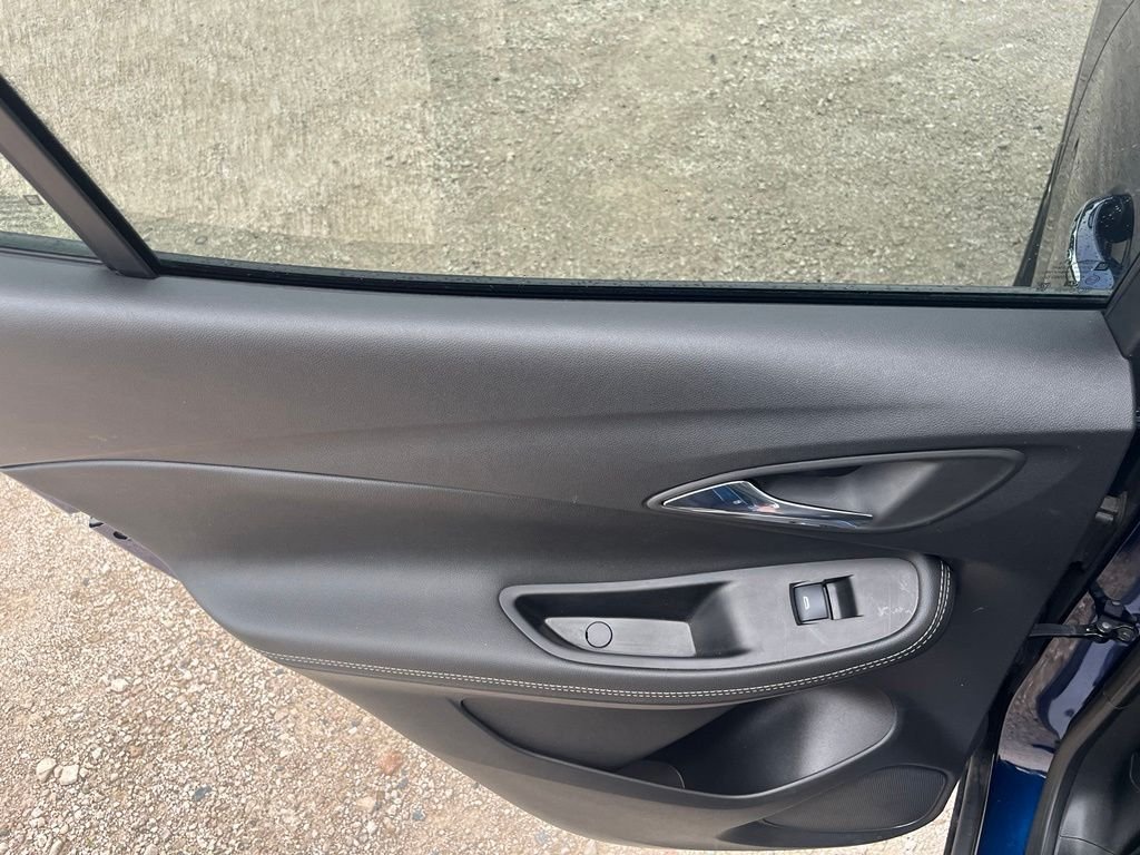 Used 2023 Sapphire Buick Essence image 27