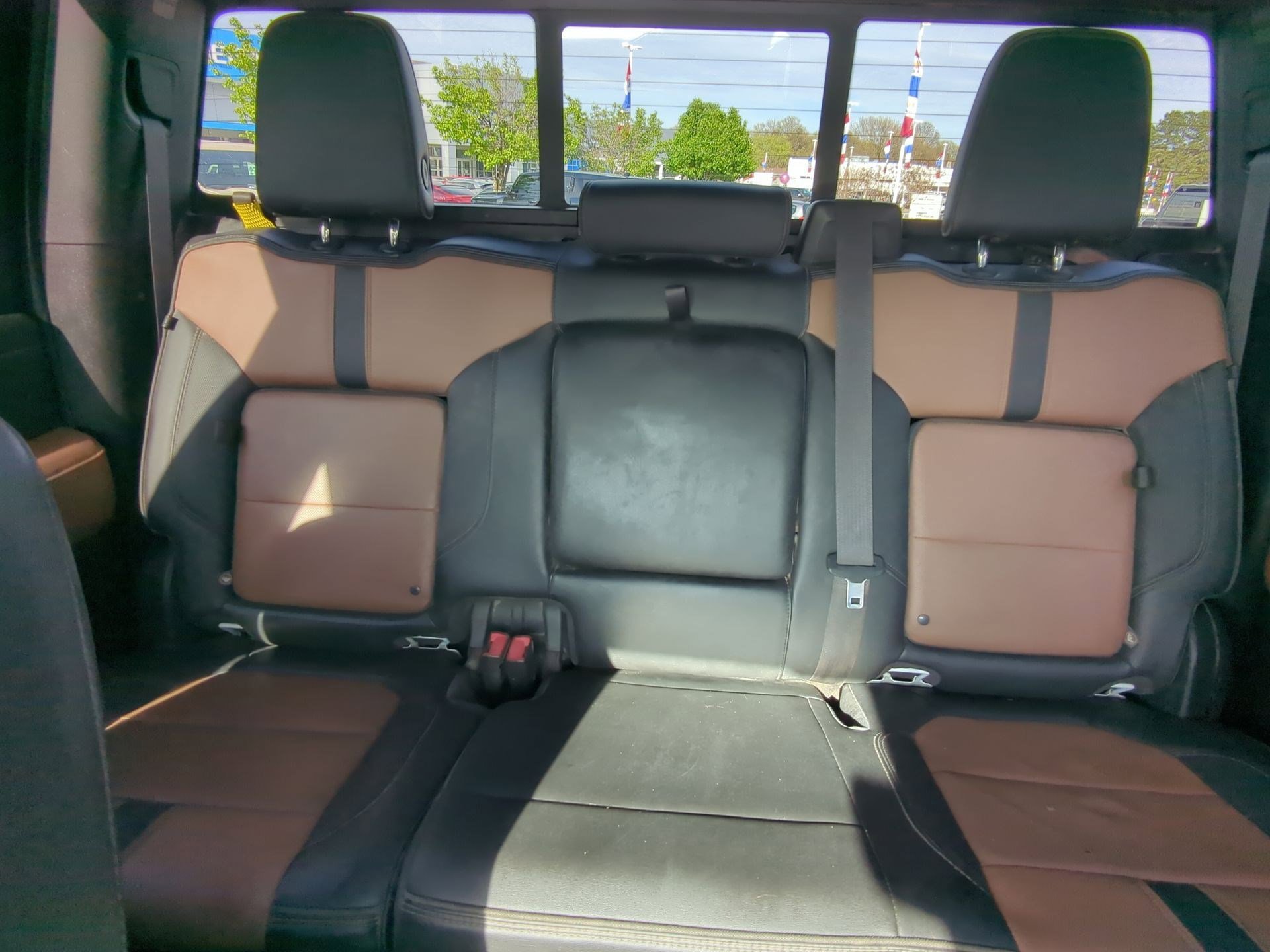 Used 2022 Iridescent Pearl Tricoat Chevrolet High Country image 22