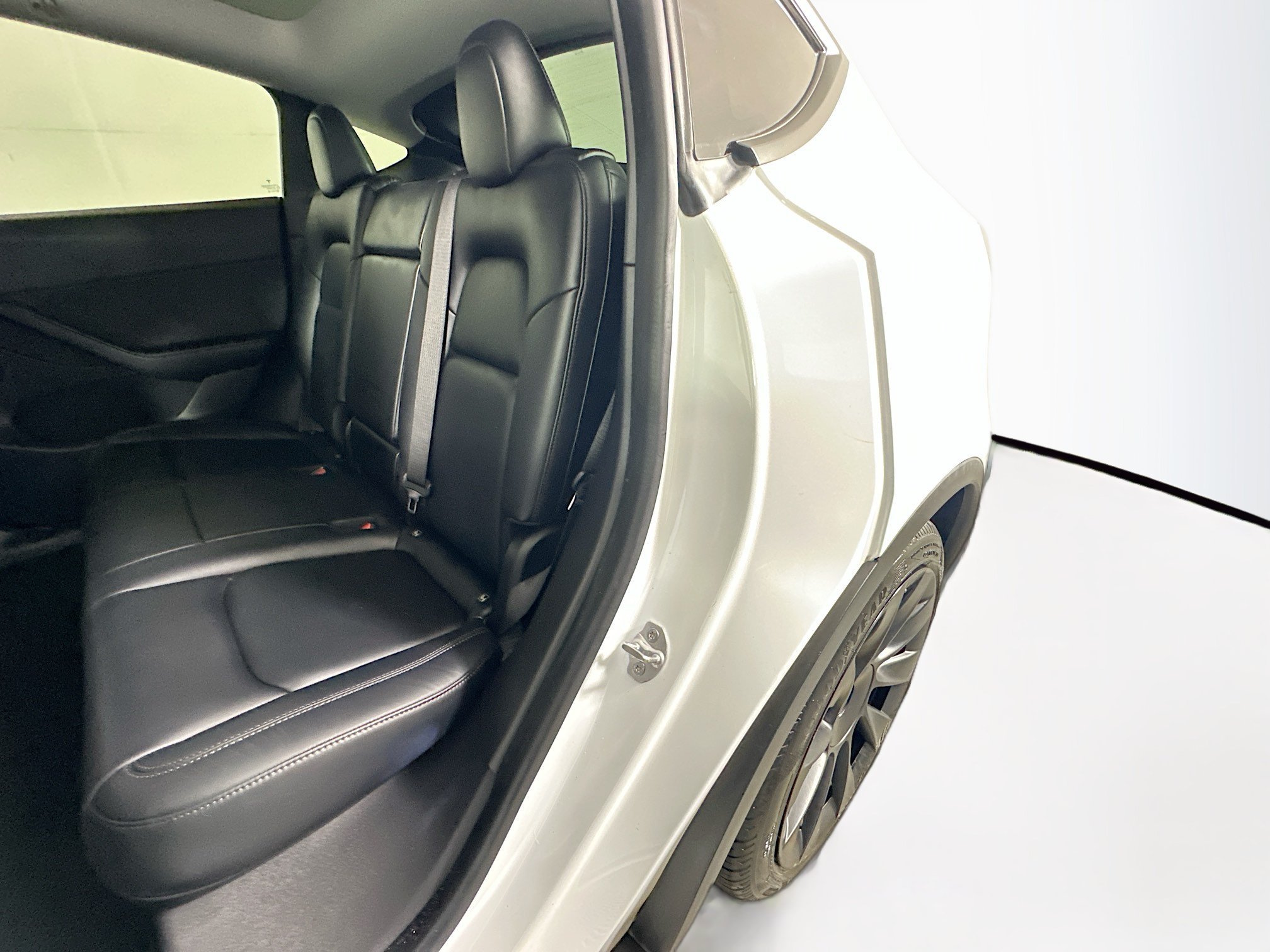 Used 2021 White Tesla Standard Range image 25