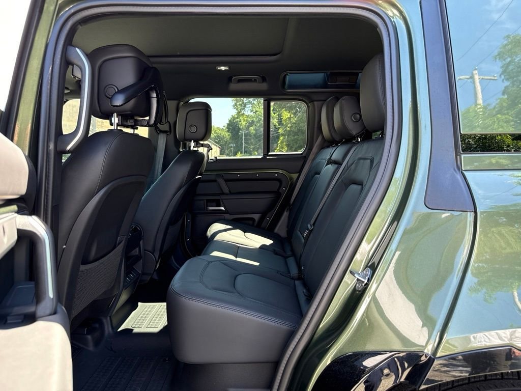 New 2026 Woolstone Green Land Rover X-Dynamic SE image 13