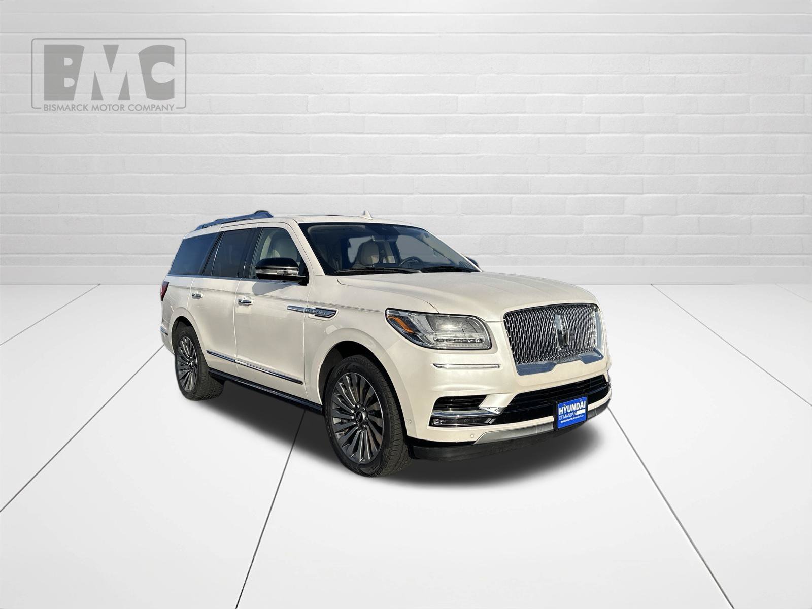 Used 2019 White Lincoln Reserve image 2