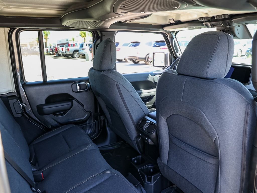 New 2026 Granite Crystal Metallic Clear-Coat Exterior Paint Jeep Sport S image 16