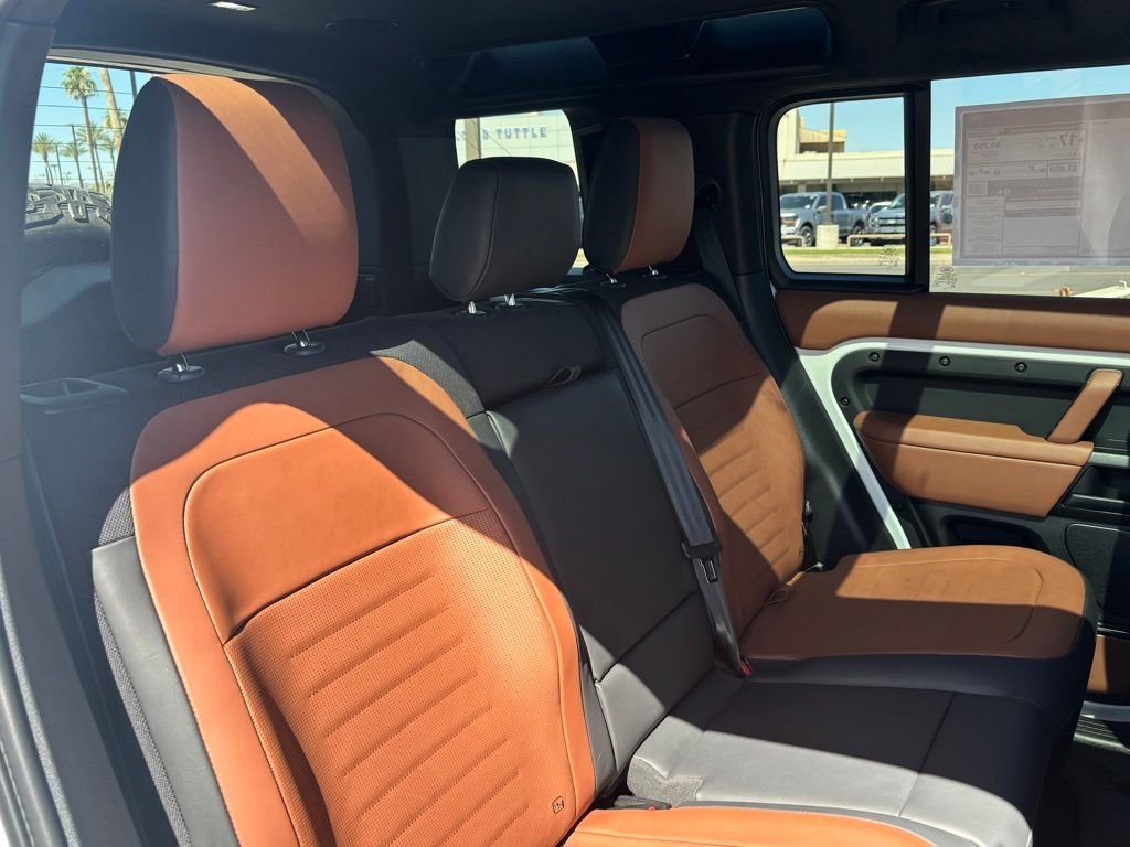 New 2026 Fuji White Land Rover OCTA image 5