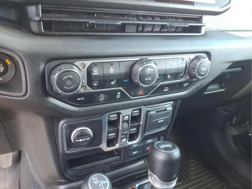 Used 2024 Black Jeep Sport S image 27