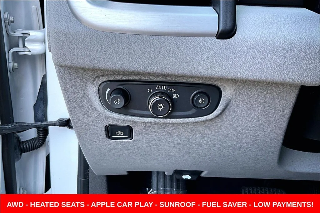 Used 2020 White GMC SLT image 12