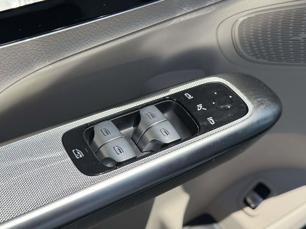 New 2026 Polar White Mercedes-Benz GLC 300 image 18