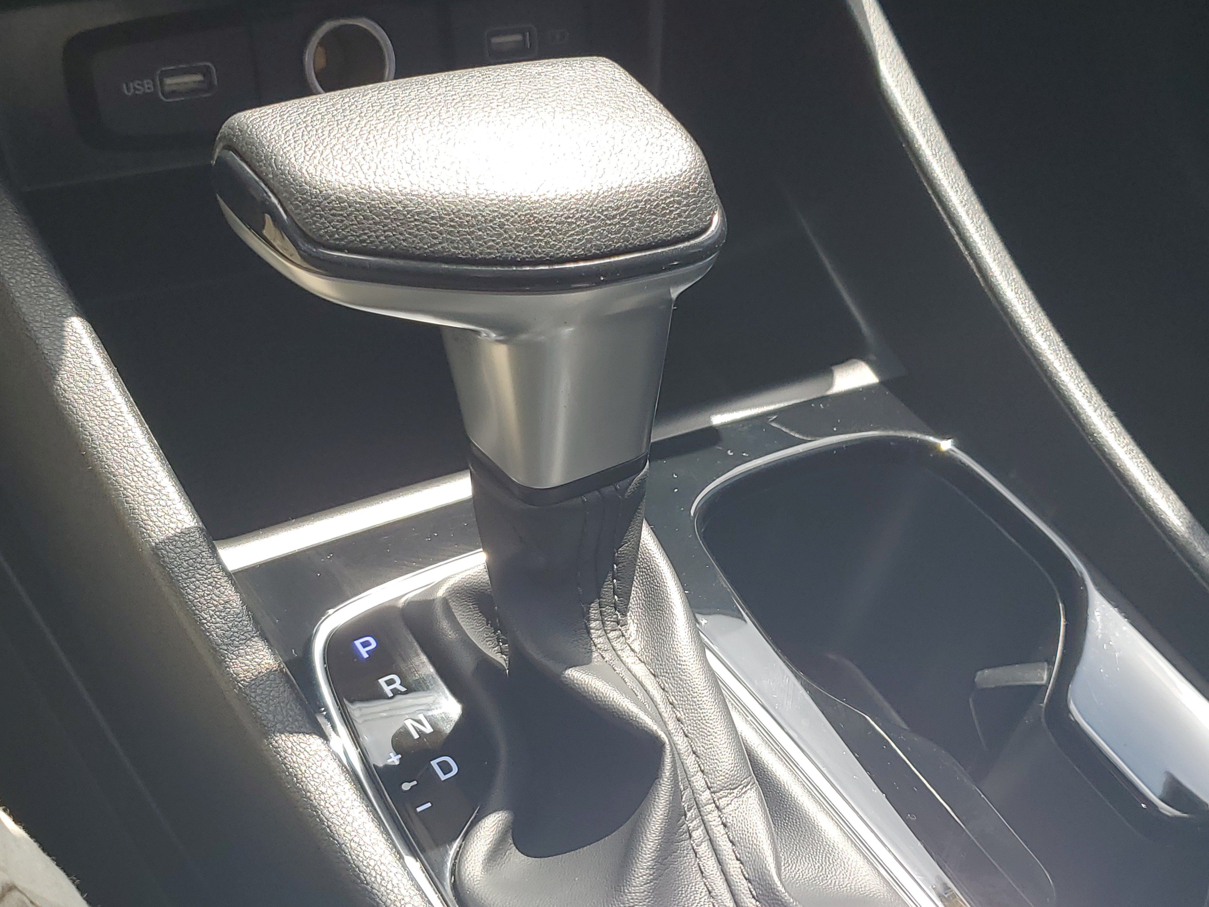 Used 2023 Shimmering Silver Hyundai SE image 30
