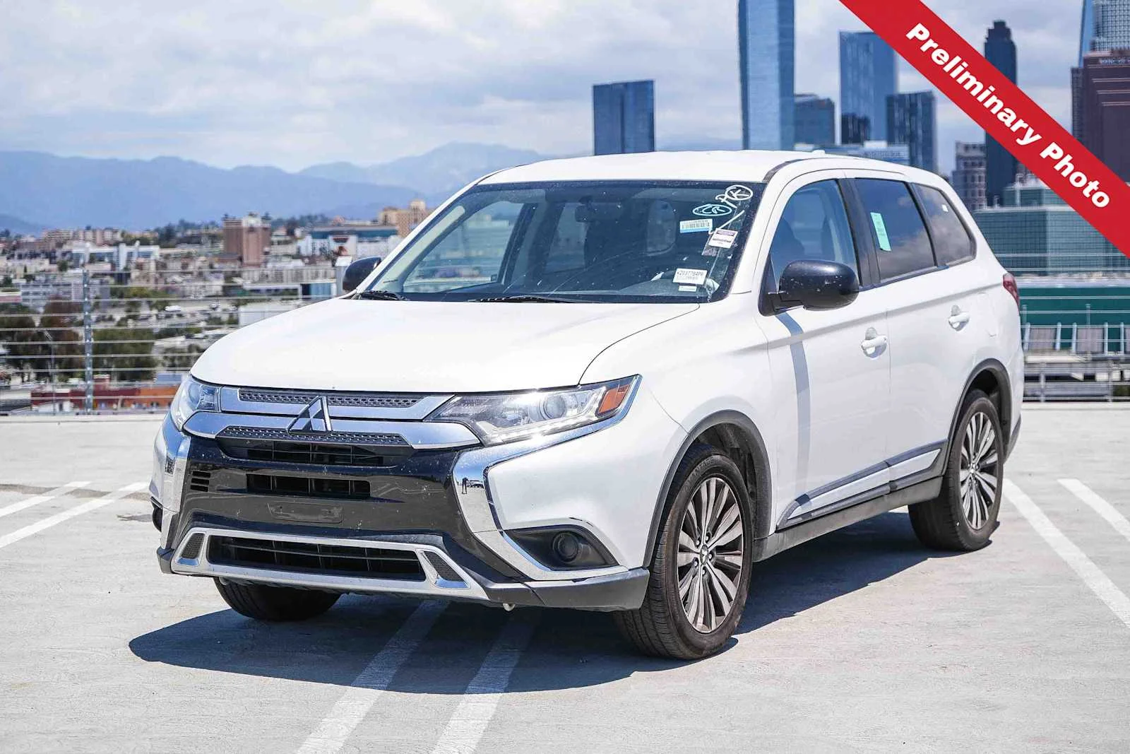 2019 Mitsubishi Outlander ES FWD's photo