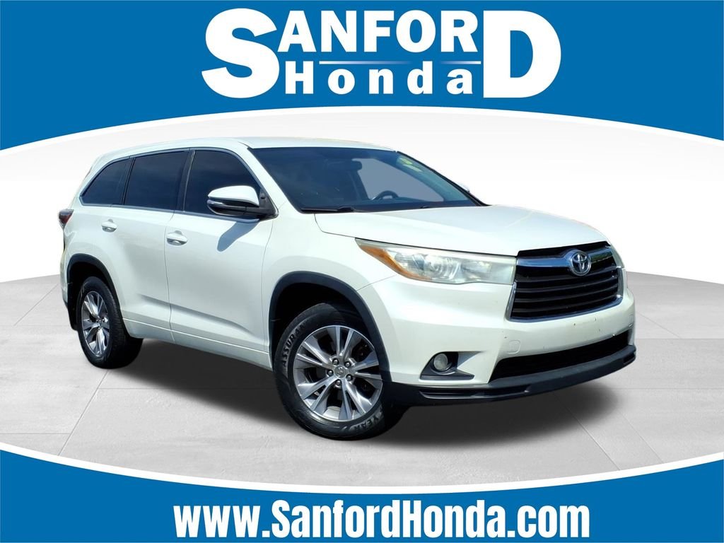 Used 2015 Blizzard Pearl Toyota LE V6 image 1