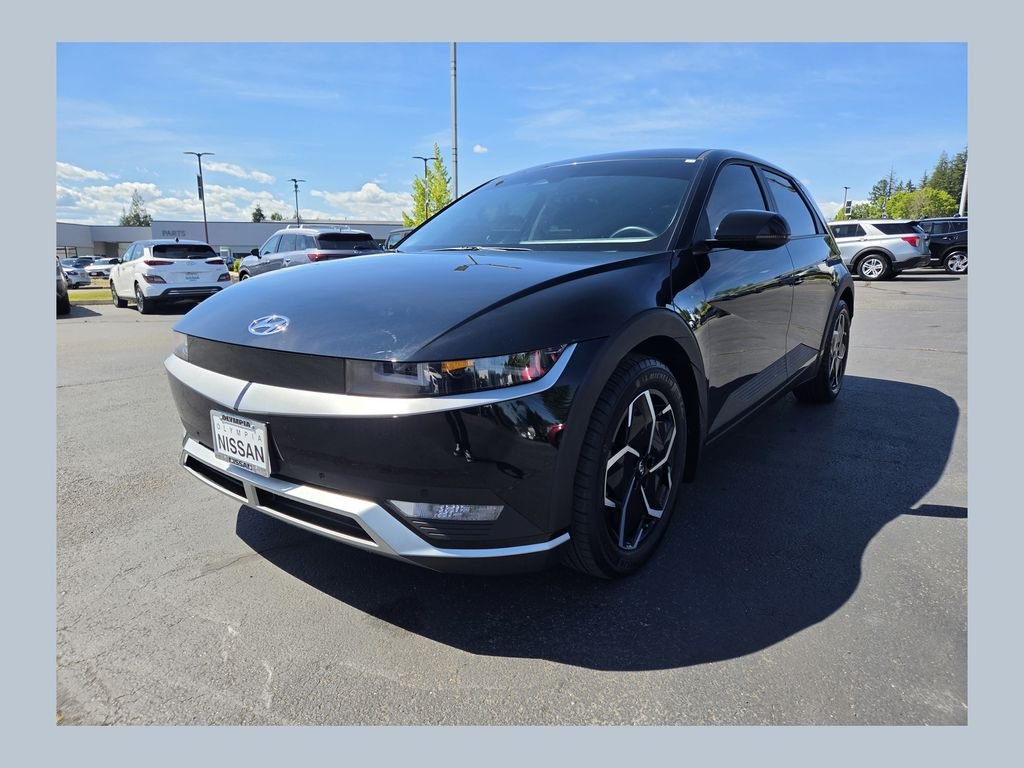 Used 2024 Black Hyundai SEL image 1