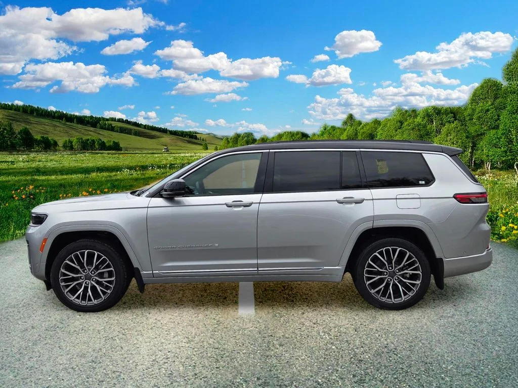 New 2026 Silver Zynith Exterior Paint Jeep Summit image 3