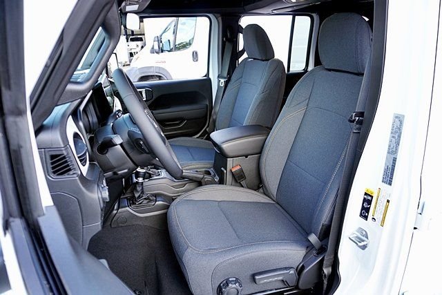 New 2026 Bright White Clear-Coat Exterior Paint Jeep Sport S image 19