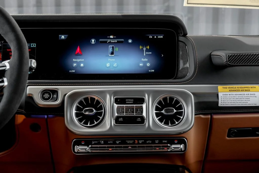 New 2026 MANUFAKTUR Deep Green Non-Metallic Mercedes-Benz G 63 AMG® image 63