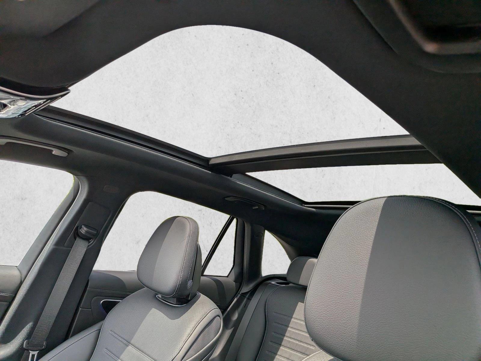 New 2026 Black Mercedes-Benz GLC300 image 15