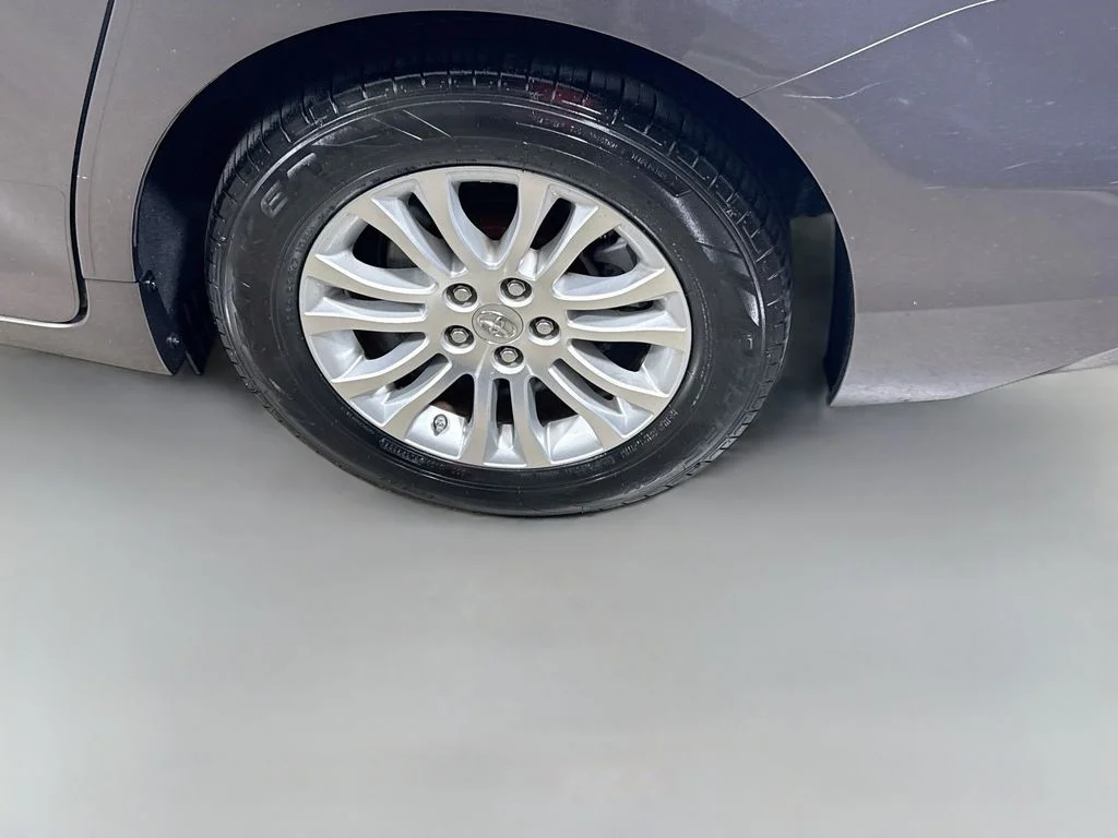 Used 2015 Predawn Gray Mica Toyota XLE Premium image 9