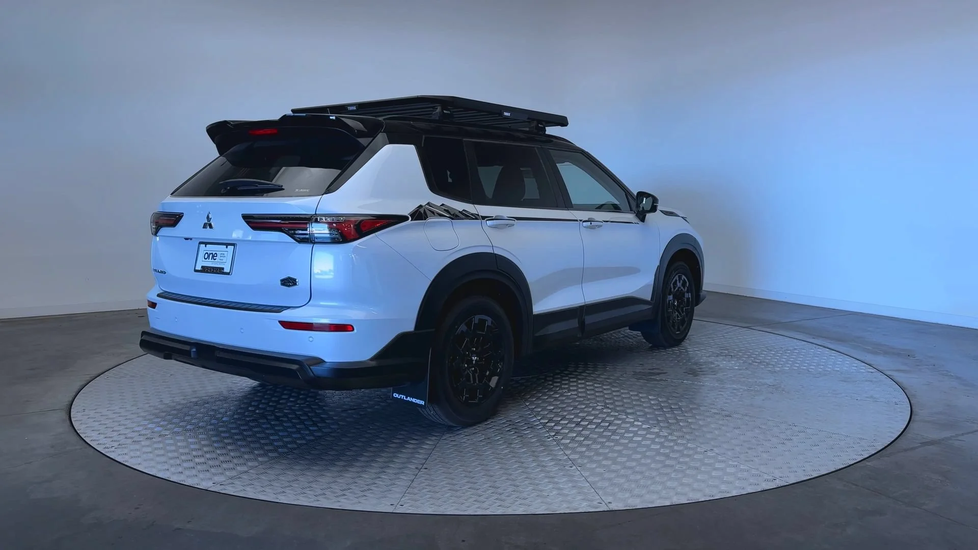 New 2026 White Diamond/Black Roof Mitsubishi Trail Edition image 8
