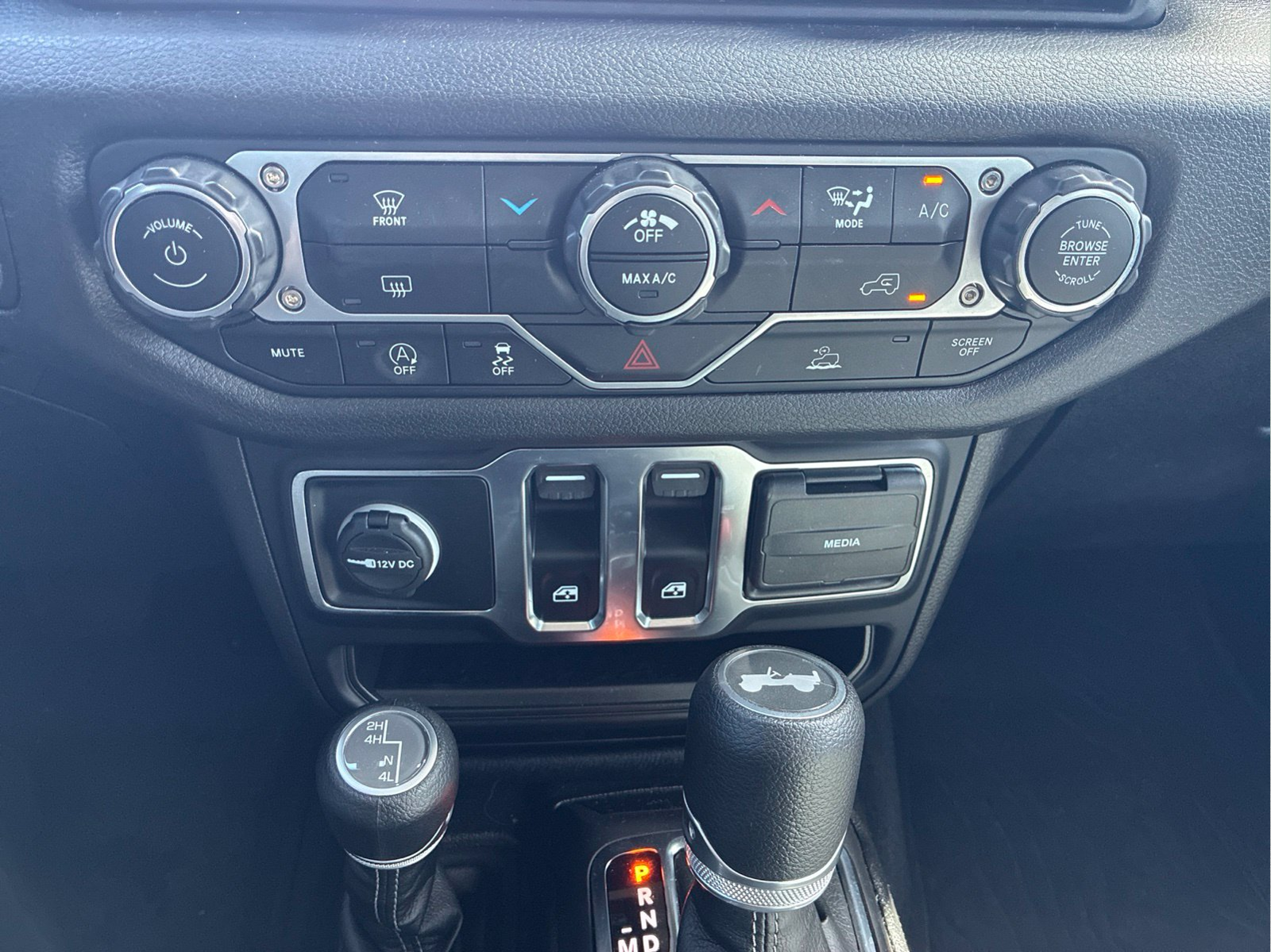 Used 2025 Green Jeep Sport S image 14