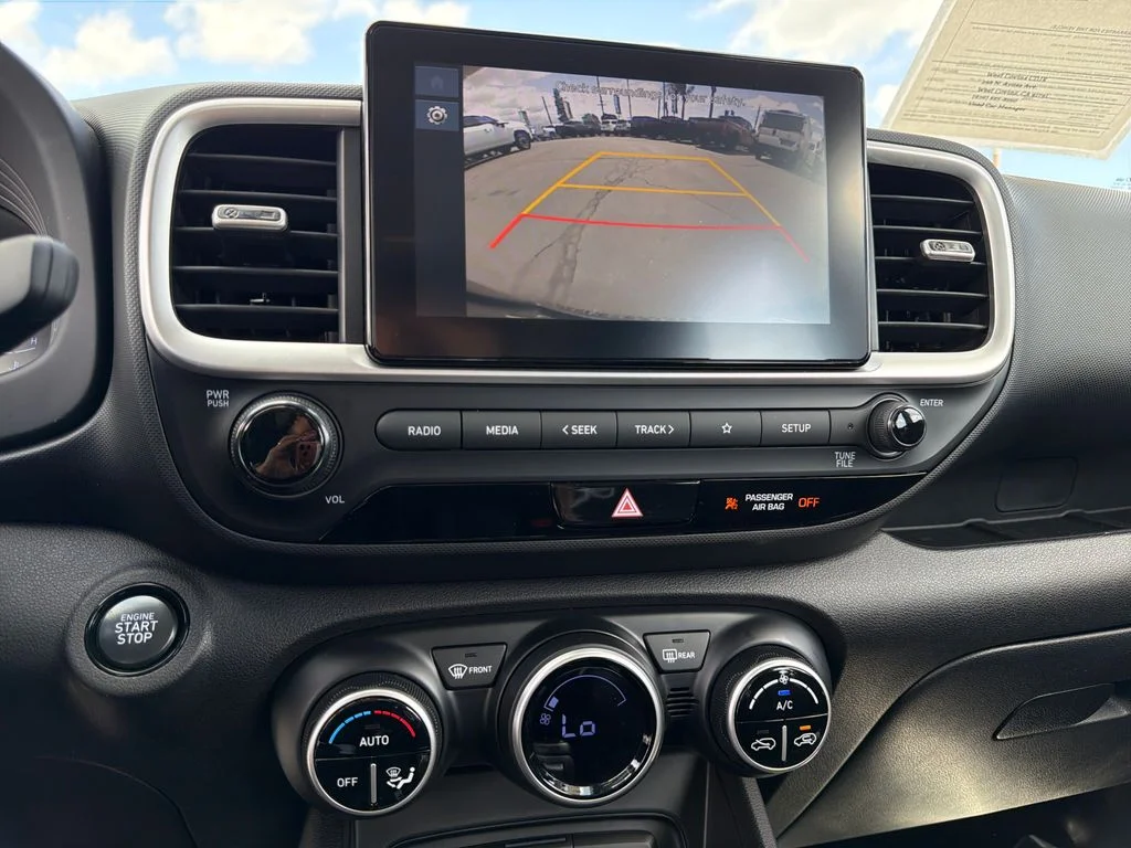 Used 2025 White Hyundai SEL image 17