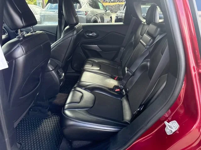 Used 2019 Velvet Red Pearlcoat Jeep Latitude Plus image 13