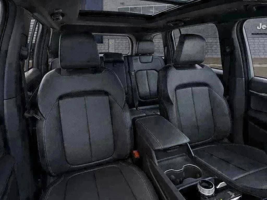 New 2026 Baltic Gray Metallic Clear-Coat Exterior Paint Jeep Limited image 90